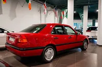 Mercedes-Benz-C 180 detalhes 1