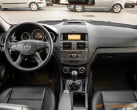Mercedes-Benz-C 200 detalhes 1