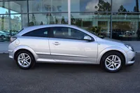 Opel-Astra GTC detalhes 2