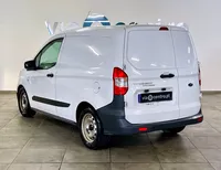 Ford-Transit Courier detalhes 1