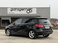 Mercedes-Benz-B 180 detalhes 2