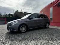 Mercedes-Benz-B 180 detalhes 2