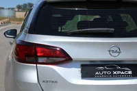 Opel-Astra Sports Tourer detalhes 2