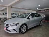 Mercedes-Benz-B 180 detalhes 1