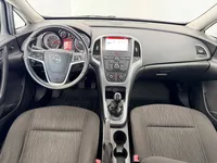 Opel-Astra Sports Tourer detalhes 2
