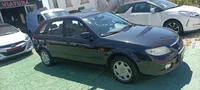 Mazda-323 detalhes 2