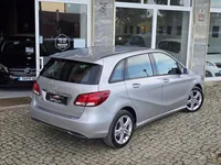 Mercedes-Benz-B 180 detalhes 1