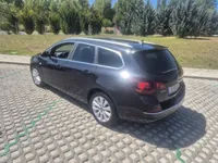 Opel-Astra Sports Tourer detalhes 2