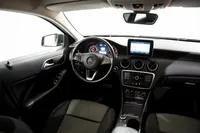 Mercedes-Benz-A 180 detalhes 2