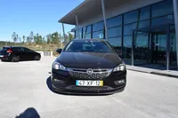 Opel-Astra Sports Tourer detalhes 2