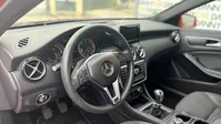 Mercedes-Benz-A 180 detalhes 1