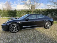 Porsche-Taycan detalhes 2