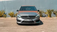 Mercedes-Benz-B 180 detalhes 1