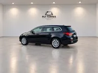 Opel-Astra Sports Tourer detalhes 2
