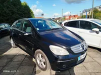 Mercedes-Benz-B 200 detalhes 2