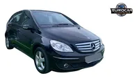 Mercedes-Benz-B 180 detalhes 1