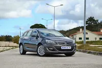 Opel-Astra Sports Tourer detalhes 1
