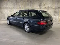 Mercedes-Benz-E 220 detalhes 1
