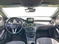 Mercedes-Benz-A 200 detalhes 1