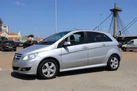 Mercedes-Benz-B 180 detalhes 2