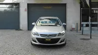 Opel-Astra Sports Tourer detalhes 2